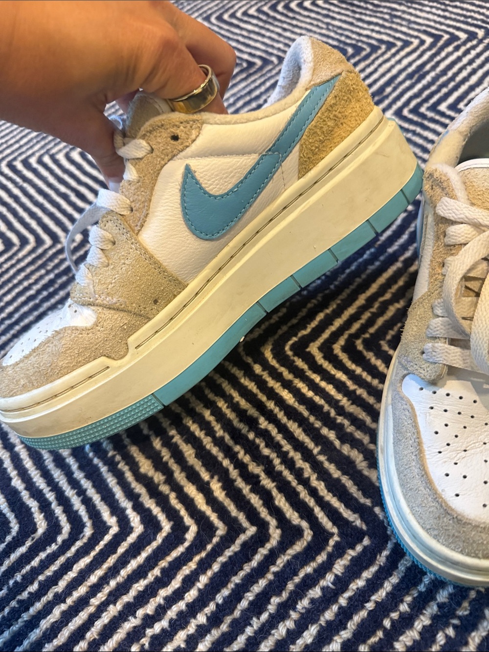 Nike Low-Top Sneaker in Light Blue and Beige Suede